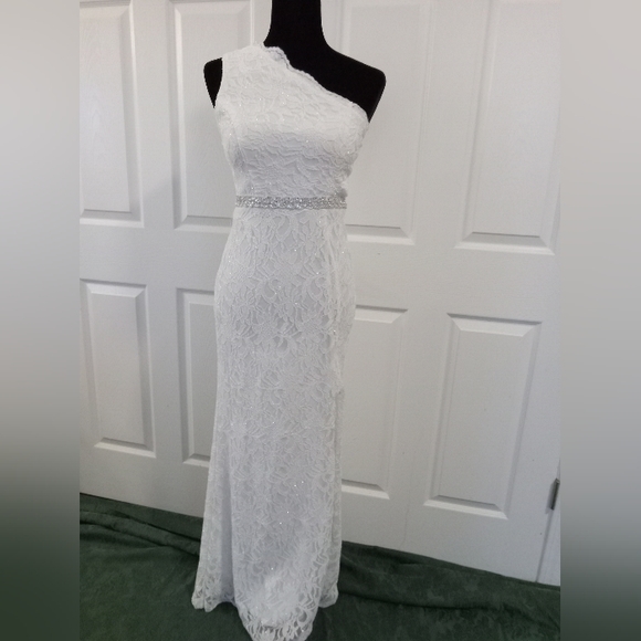 SPEECHLESS Iridescent White Lace w/1 Shoulder & Bead Work Around Wa… - Picture 3 of 15